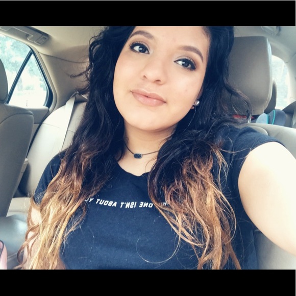 Meet your Posher, Alexis - Picture 1 of 1